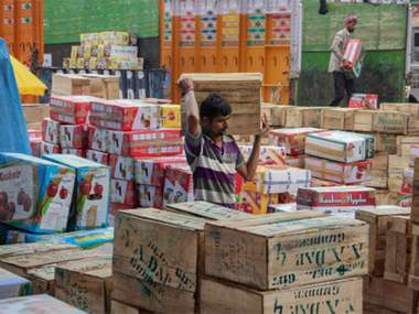 Shortage of trucks throttles supply of Kashmiri apples to Delhi; transport cost doubles, but rise in price marginal Shortage of trucks throttles supply of Kashmiri apples to Delhi; transport cost doubles, but rise in price marginal