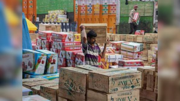 Shortage of trucks throttles supply of Kashmiri apples to Delhi; transport cost doubles, but rise in price marginal
