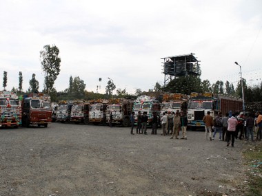 Kashmir migrants attacks: Out of state apple truckers, finding shops closed and movement restricted, face up to new reality in Valley Kashmir migrants attacks: Out of state apple truckers, finding shops closed and movement restricted, face up to new reality in Valley