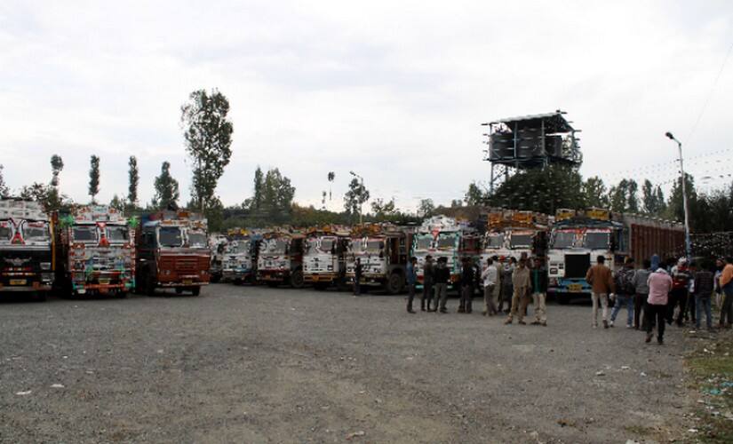 Movement of out-of-state truckers has been restricted in Shopian, Kashmir, following attack on apple traders, truckers and migrant workers. Image courtesy: Nisar Ul Haq