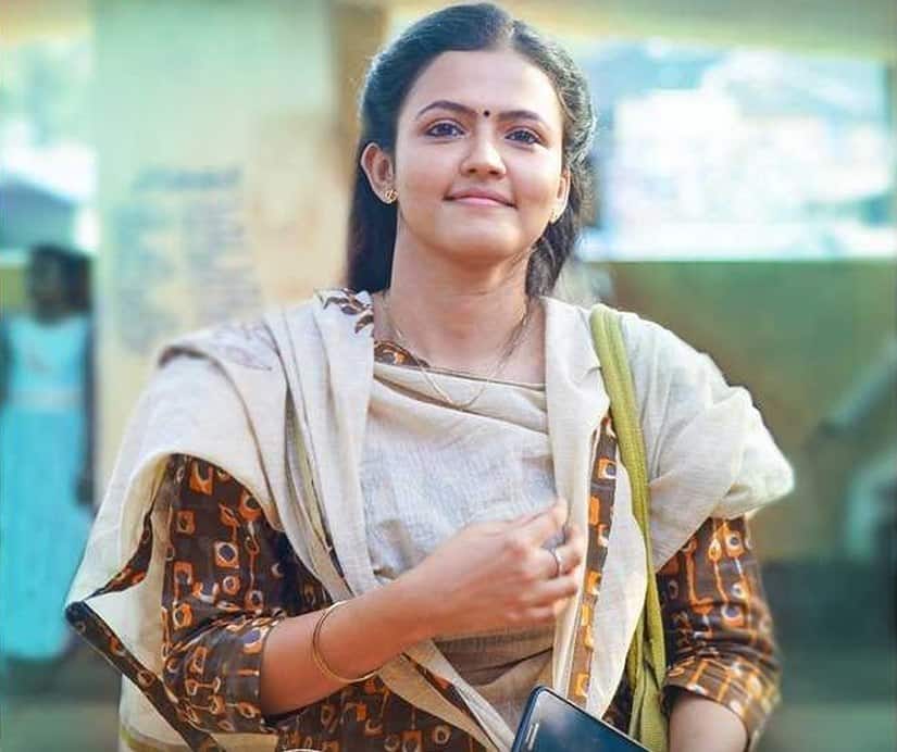 Aparna Das in Manoharam