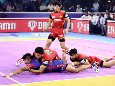 Pro Kabaddi 2019: Dabang Delhi down defending champions Bengaluru Bulls; Bengal Warriors beat U Mumba to enter final Pro Kabaddi 2019: Dabang Delhi down defending champions Bengaluru Bulls; Bengal Warriors beat U Mumba to enter final