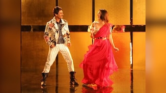 Motichoor Chaknachoor song Battiyan Bujhaado: Nawazuddin Siddiqui, Sunny Leone match steps in this fun track