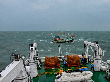 Cyclone Kyarr Updates: IMD predicts heavy rain fall in Kerala, Mahe, thunderstorm, lighting in parts of Odisha Cyclone Kyarr Updates: IMD predicts heavy rain fall in Kerala, Mahe, thunderstorm, lighting in parts of Odisha