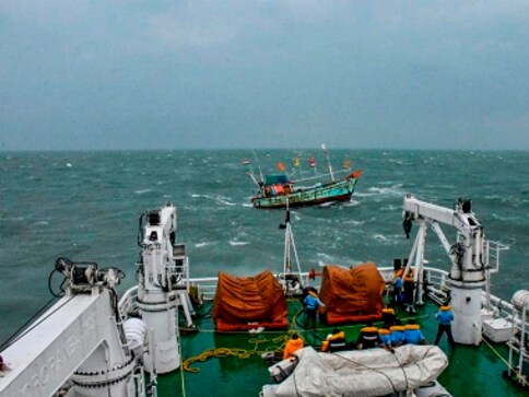 Cyclone Kyarr expected to weaken by 28 October evening; orange, yellow warnings issued in Kerala districts Cyclone Kyarr expected to weaken by 28 October evening; orange, yellow warnings issued in Kerala districts