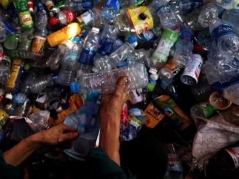 Plastic crisis management needs consumer participation, but companies must take ultimate responsibility Plastic crisis management needs consumer participation, but companies must take ultimate responsibility