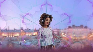 High-tech jacket, Sound Shirt, allows deaf people to feel the music in their body