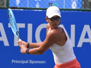 National Tennis Championships 2019: Sowjanya Bavesetti fulfills 14-year dream with idol Sania Mirza presenting trophy National Tennis Championships 2019: Sowjanya Bavesetti fulfills 14-year dream with idol Sania Mirza presenting trophy