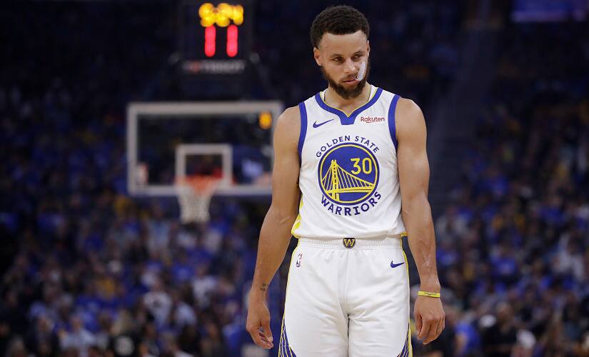 Golden State Warriors’ Stephen Curry walks on the court during the game against the Los Angeles Clippers. AP Photo