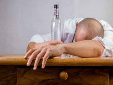 Alcohol addiction alters the mind. Here's why overusers need medical help