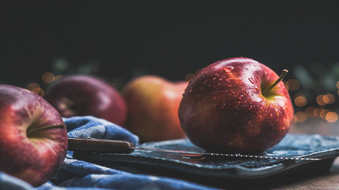 Free shipping Delivery Apples keep more than the doctor away, apple fruit 