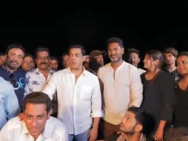 Dabangg 3: Salman Khan wraps up shooting of cop comedy, actor announces on Vinod Khanna's birth anniversary Dabangg 3: Salman Khan wraps up shooting of cop comedy, actor announces on Vinod Khanna's birth anniversary