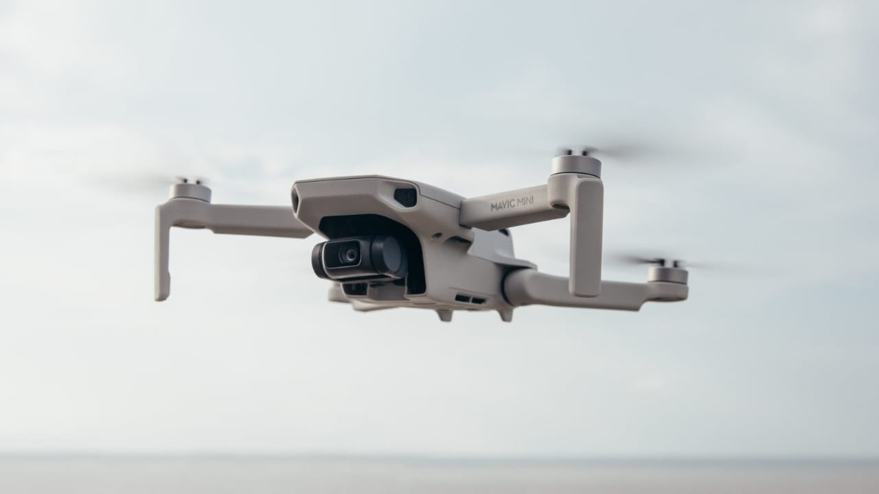 DJI Mavic Mini is a palm-sized drone that shoots 2.7K footage. Image: DJI.