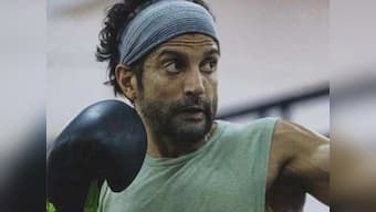 Toofan: Farhan Akhtar sustains hairline fracture while training for Rakeysh Omprakash Mehra's sports drama