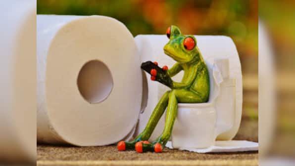 Using your mobile while you poop can give you piles