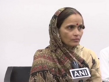 Kiran Tiwari, wife of slain Hindutva leader Kamlesh Tiwari, takes over as Hindu Samaj Party's president Kiran Tiwari, wife of slain Hindutva leader Kamlesh Tiwari, takes over as Hindu Samaj Party's president