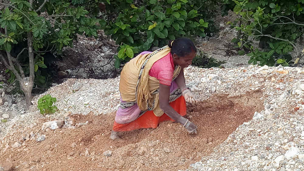 Scavenging for mica in Jharkhand. image credit: Gurvinder Singh.