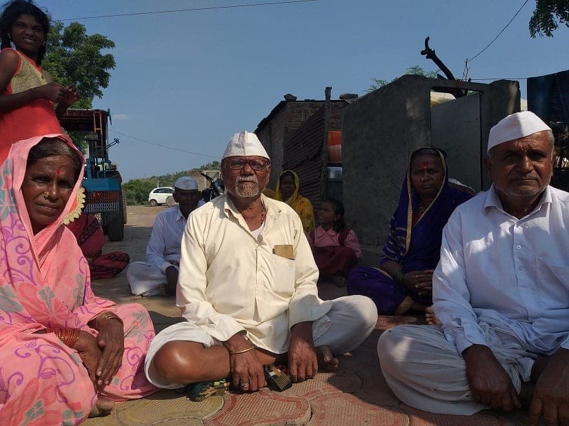 Farmers in Beed’s Thetegavan. Firstpost/Natasha Trivedi
