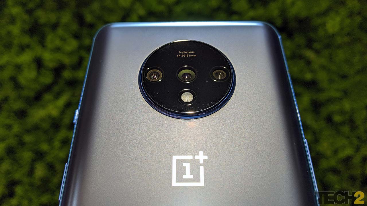 Triple camera system on the rear of the OnePlus 7T. Image: tech2/Abhijit Dey.