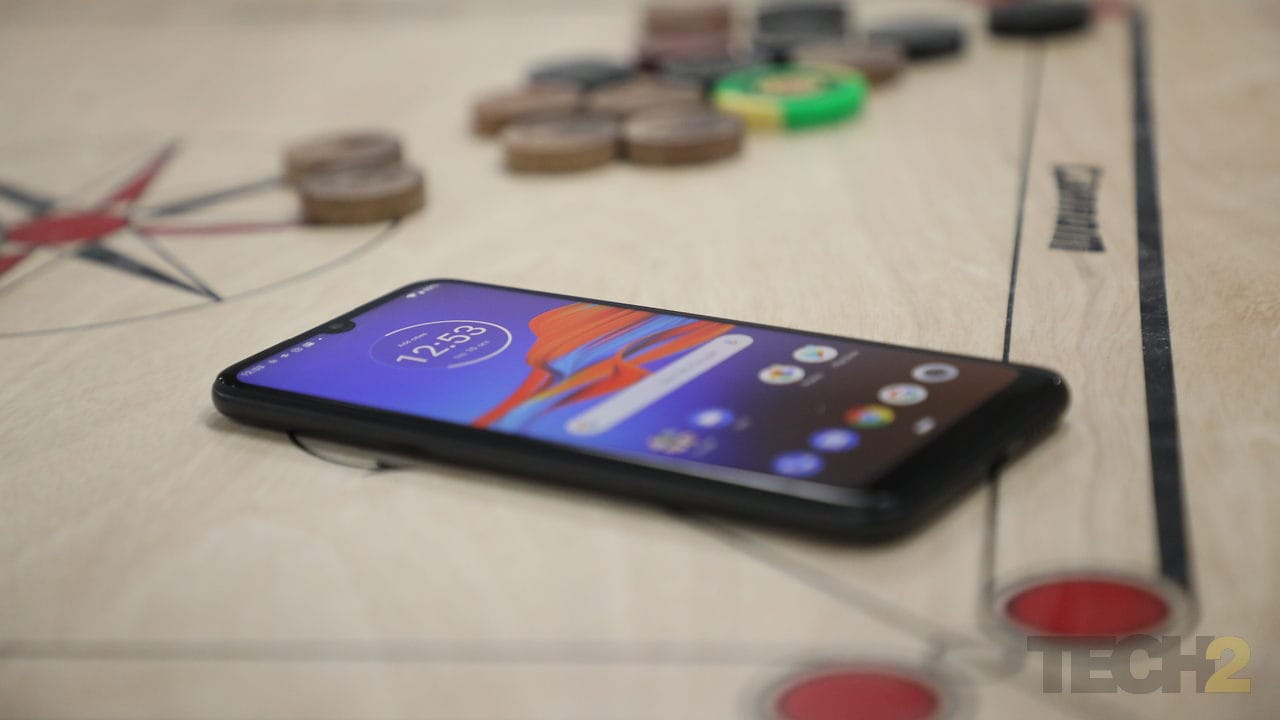 Moto E6S comes with a 3,000 mAh battery but misses Type-C port.