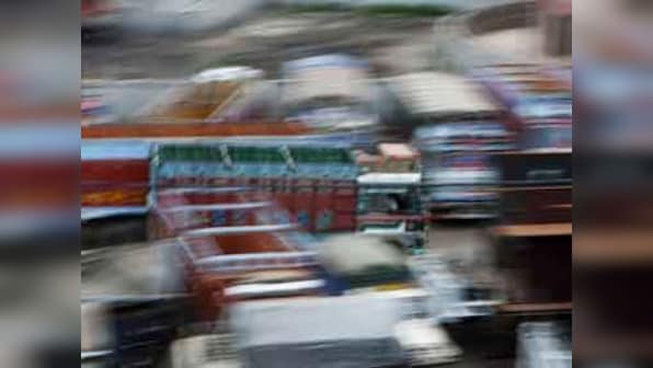 Delhi's Azadpur fruit market sees record supply of Kashmiri apples despite terrorist threat to non-local transporters, traders