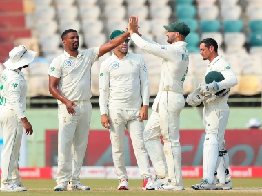 India vs South Africa: Proteas pacer Vernon Philander says visitors still 'within a shot' of winning first Test India vs South Africa: Proteas pacer Vernon Philander says visitors still 'within a shot' of winning first Test