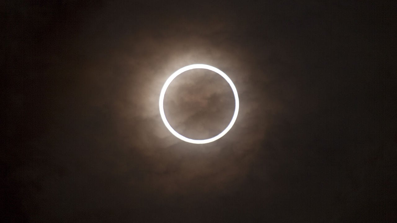 An annular solar eclipse that took place in 2012. Image credit: Wikipedia