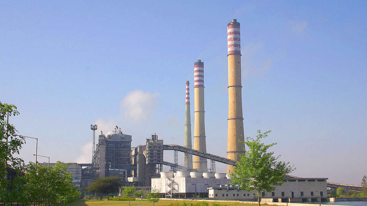 Suratgarh thermal power plant in Rajjasthan. Image credit: Bhuvantoo/Wikimedia Commons.