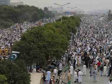 'Time to get rid of Imran's fake govt': Pakistan's Opposition leaders strike defiant tone at Azadi March led by JUI's Fazlur Rehman 'Time to get rid of Imran's fake govt': Pakistan's Opposition leaders strike defiant tone at Azadi March led by JUI's Fazlur Rehman