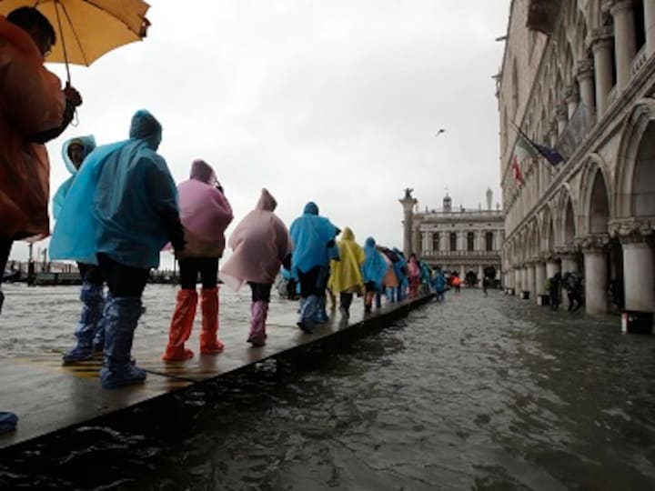 Venice to face another exceptional high tide today after historical city faces worst flooding in 50 years; mayor estimates €1 billlion worth property damaged so far