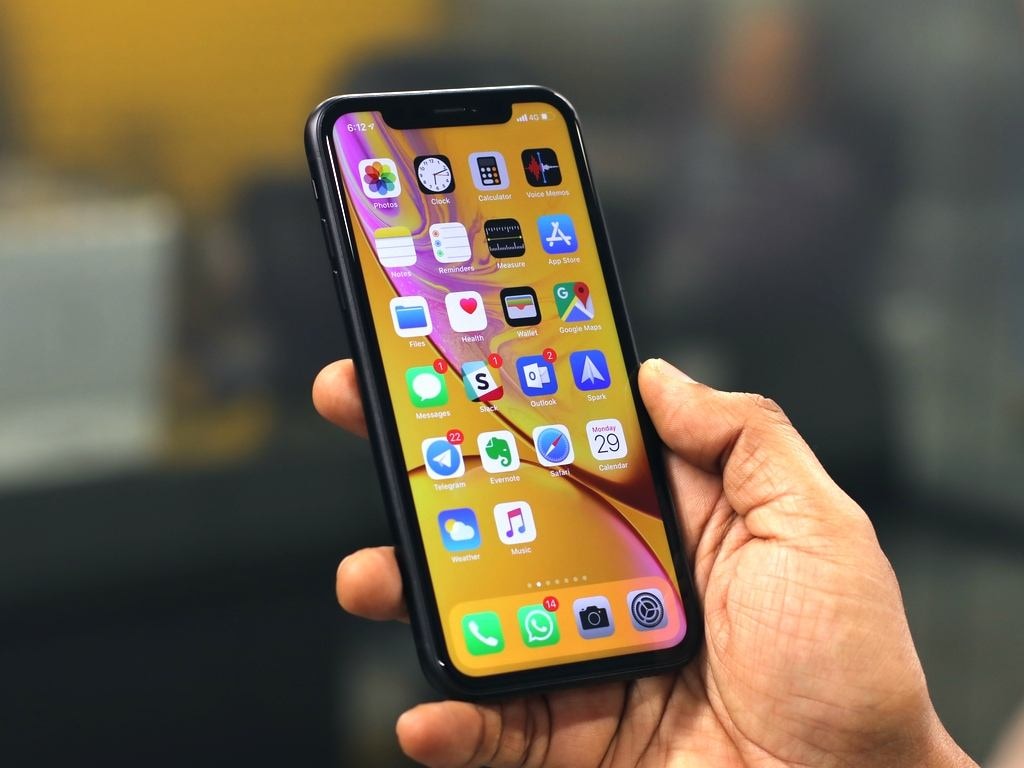 During the sale, iPhone XR is selling at a discount of Rs 7,000. 