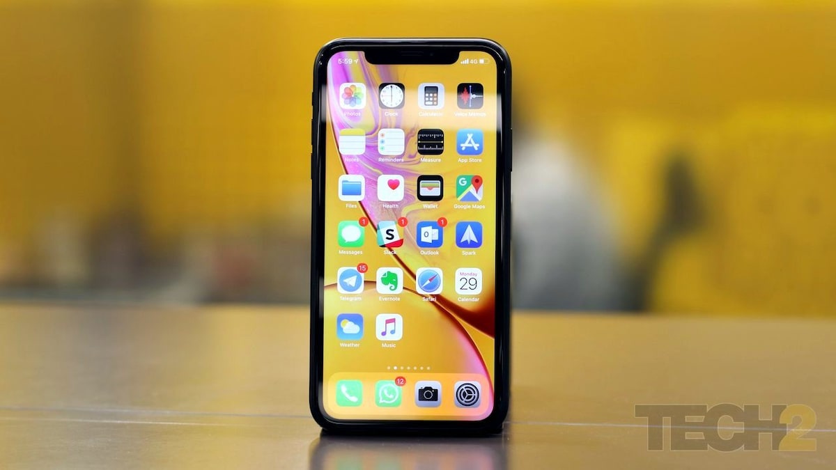 Apple shipped most number of smartphones in the premium segment in 2019