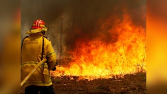 Bushfires and hazardous smoke place Australia cricket summer under threat of numerous disruptions