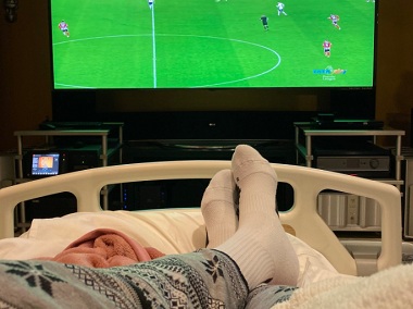 Amitabh Bachchan posts a bed-ridden photograph, says he's recovering from 'left overs from the times of Don' Amitabh Bachchan posts a bed-ridden photograph, says he's recovering from 'left overs from the times of Don'