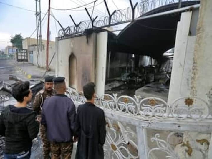 Iraqi forces shoot dead 14 protesters, authorities impose curfew in aftermath of burning of Iranian consulate in Najaf