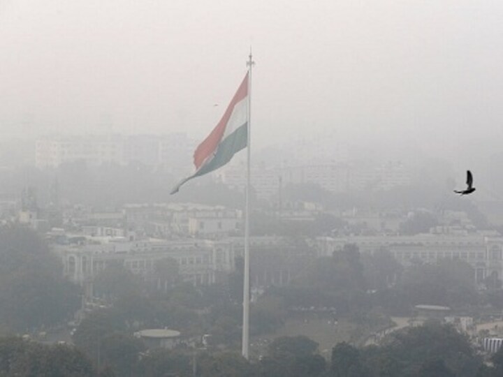 Delhi faces public health emergency as AQI plunges to 'severe' category; flights diverted, school in NCR to remain shut