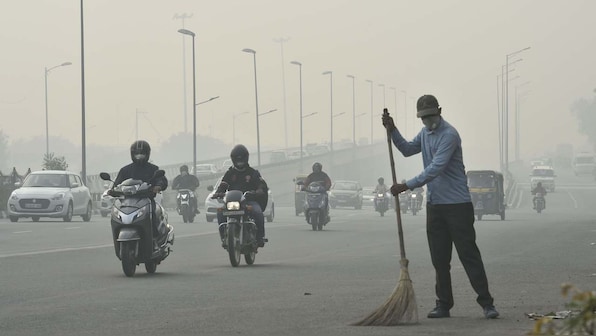 Delhi's air quality plunges to 'very poor' category, likely to worsen in next two days due to western disturbance, says Skymet
