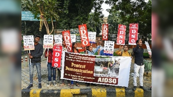 JNU stir over hostel fee hike: Delhi students protest against 'brutal police attack' on demonstrators