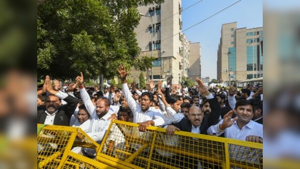 Tis Hazari court clash: Lawyers' strike in to continue as meeting with Delhi Police, Anil Baijal fails to bring resolution