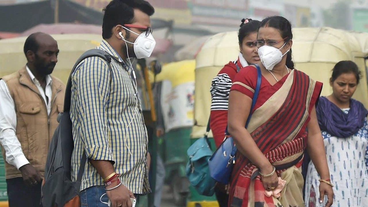 Delhi pollution: Unsurprisingly, sales of masks, air purifiers go up by 70 percent Delhi pollution: Unsurprisingly, sales of masks, air purifiers go up by 70 percent