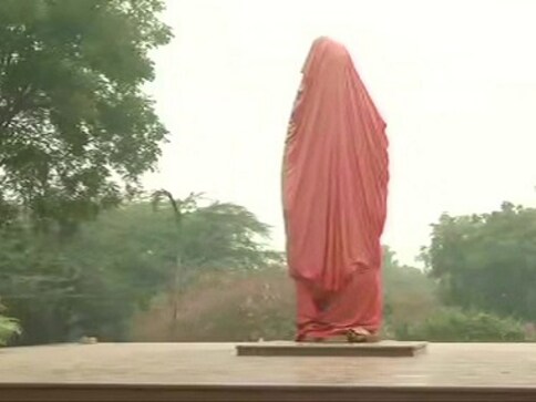Swami Vivekanand statue in JNU vandalised amid unrest over fee hike; varsity to file complaint against perpetrators Swami Vivekanand statue in JNU vandalised amid unrest over fee hike; varsity to file complaint against perpetrators