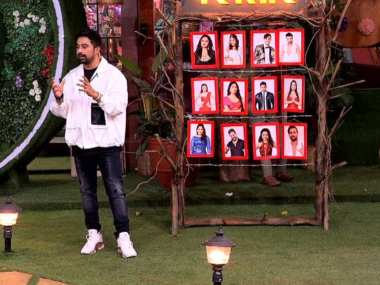 Bigg Boss 13 Day 51 highlights: Rannvijay Singha hosts a task; Devoleena Bhattacharjee, Arti Singh safe from eviction Bigg Boss 13 Day 51 highlights: Rannvijay Singha hosts a task; Devoleena Bhattacharjee, Arti Singh safe from eviction
