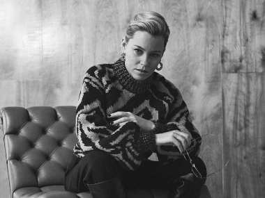 After Charlie's Angels, Elizabeth Banks to feature in, direct and produce horror film The Invisible Woman After Charlie's Angels, Elizabeth Banks to feature in, direct and produce horror film The Invisible Woman