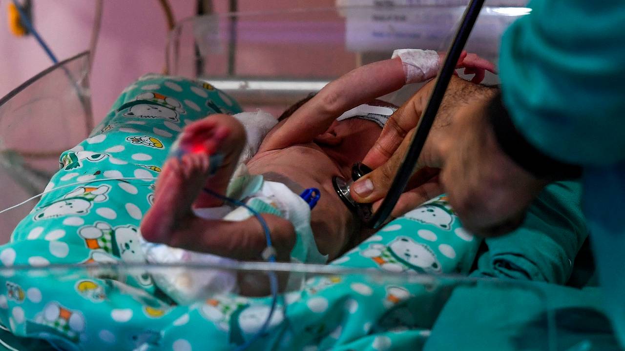 Delhi's air pollution: Expecting mothers fear for the lives of their unborn children in Delhi's 'gas chamber' Delhi's air pollution: Expecting mothers fear for the lives of their unborn children in Delhi's 'gas chamber'