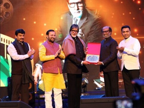 IFFI 2019: Rajinikanth honoured with the Icon of Golden Jubilee Award at ceremony, felicitated by Amitabh Bachchan IFFI 2019: Rajinikanth honoured with the Icon of Golden Jubilee Award at ceremony, felicitated by Amitabh Bachchan