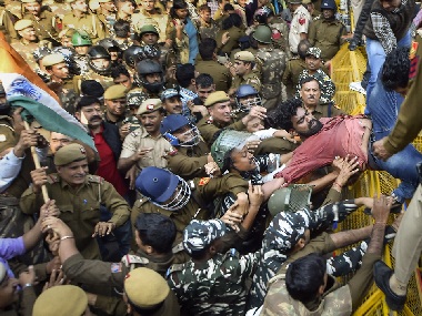 JNU protests over fee hike: HRD ministry-appointed panel to visit varsity campus today for resolution of issues JNU protests over fee hike: HRD ministry-appointed panel to visit varsity campus today for resolution of issues