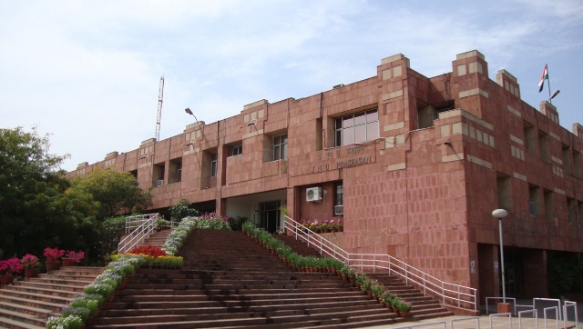JNU: ABVP members accuse Left outfits of preventing hostel mess workers from preparing food, stage protest JNU: ABVP members accuse Left outfits of preventing hostel mess workers from preparing food, stage protest