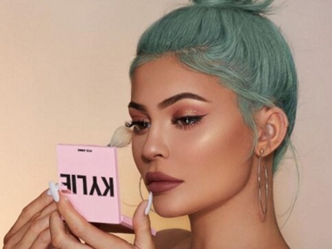 Kylie Jenner Sells 51 Stake Of Cosmetic Line To Coty For 600 Mn Excited To Expand My Brand 