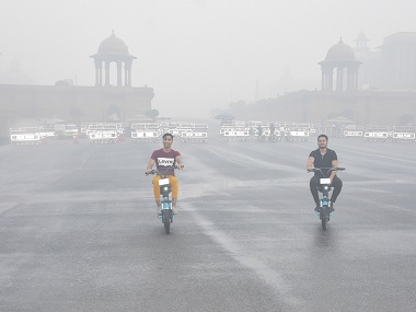 Air Quality Index Delhi: Odd-Even kicks off in National Capital; pollution levels remain in 'severe' category with AQI at 437 Air Quality Index Delhi: Odd-Even kicks off in National Capital; pollution levels remain in 'severe' category with AQI at 437