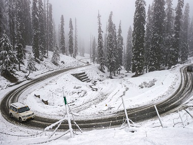 Srinagar, higher reaches of Kashmir receive season's first snowfall; two flights from Sheikh Ul-Alam Airport diverted, several others delayed Srinagar, higher reaches of Kashmir receive season's first snowfall; two flights from Sheikh Ul-Alam Airport diverted, several others delayed